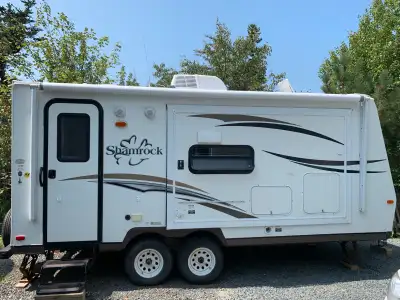2013 Forest River Shamrock 21’ Hybrid camper, sleeps 6. Weight 4900 lbs. This camper has 2 manual te...
