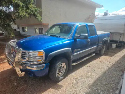 2003 GMC Sierra 4x4 6.6 duramax with 115,970 km comes with 3 checkers plated tool boxes and a 44 gal...