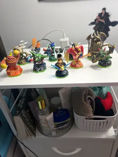 Skylander Figurines ($2) ☑️Great Condition ☑️Old Skylanders ☑️Bundle or Individual SOLD : Dark Spyro...
