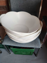 Large white plastic bowls x 8