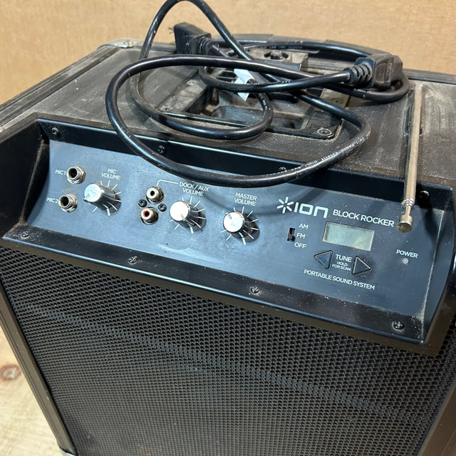 ion Block Rocker Portable Speaker with Radio - Used, with Defect in Speakers in London - Image 2