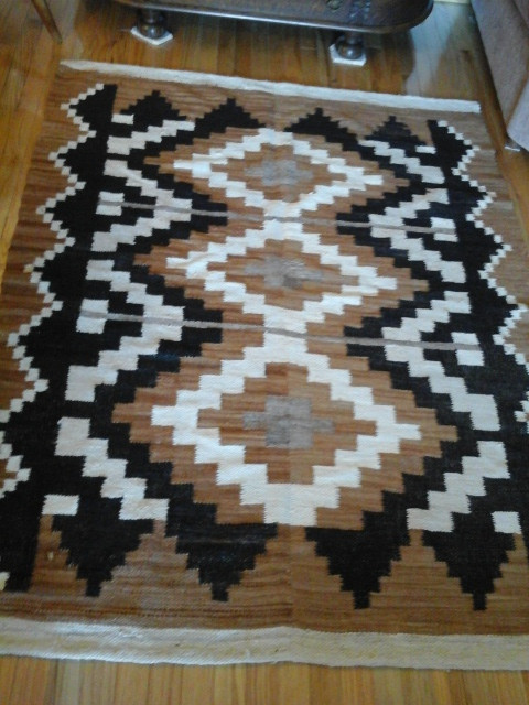 Hand-made Peruvian Rug- 100% Sheep Wool in Arts & Collectibles in Markham / York Region - Image 3