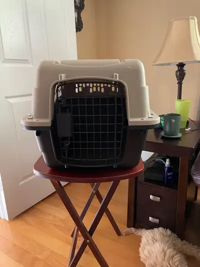 Practically new pet carrying cage