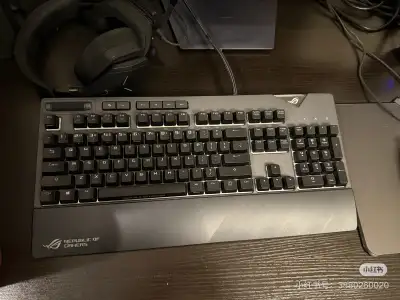 Keyboard-150Razer V2 Mouse and Mouse Pad - 70Xbox Controller- 50, View more
