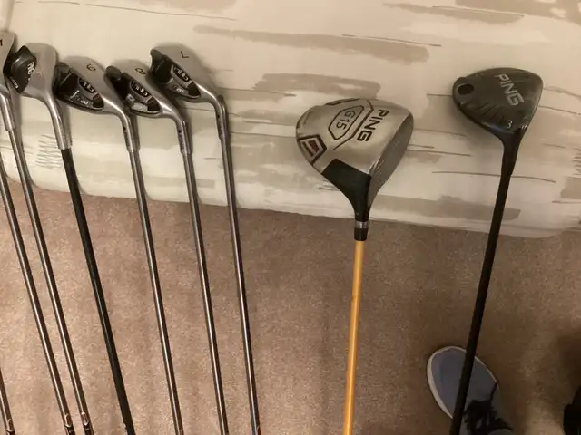 Complete set of PING men’s right hand golf clubs with carry bag,62863274397058123