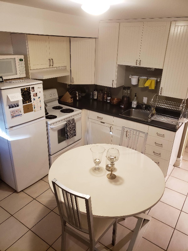 Beautiful OneBedroom Apartment in Roncesvalles (Avail. Oct 1) Long Term Rentals City of