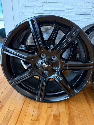 Brand: Ford Diameter: 19 inch Offset: 42.5mm Material: Alloy Center Bore: 70.5 mm Bolt Pattern: 5 x...