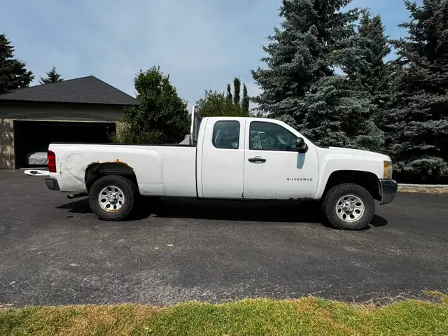 2010 Chevy Silverado 1500 5.3 4x4 Low km.
