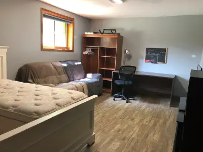 South windsor room available. No smoker , single only prefer no visitors.shared washroom and kitchen...