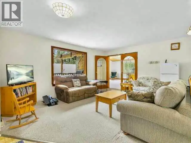 3-Bedroom Country Residential House for Rent in Long Term Rentals in Whitehorse - Image 5