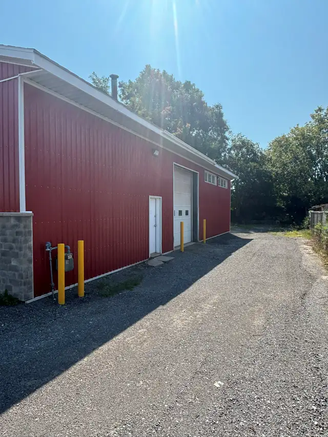 Available October 1, 2025, 2400 Square Feet Commercial Space63236186367361121