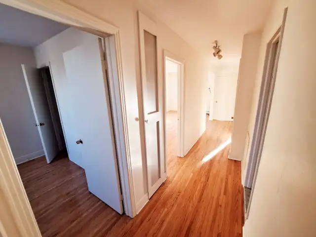 Superbe et grand 4 1/2 lumineux – Libre immédiatement in Long Term Rentals in City of Montréal - Image 5
