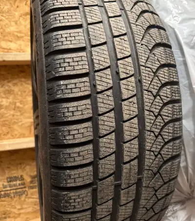 BMW X3 / X4 Winter Tire & Alloy Wheel Package – 20" – Excellent Condition Selling a premium winter t...