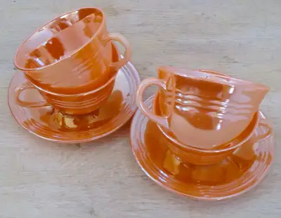 Antiquité  Ensemble de 4 tasse-soucoupe Peach Lustre Fire King L, View more