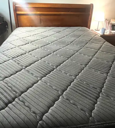 Springwall Willow Queen Mattress – Excellent Condition, View more