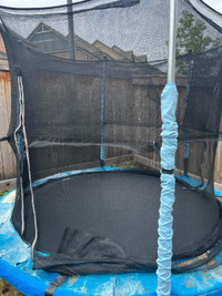 Trampoline 8'. with new safety net.