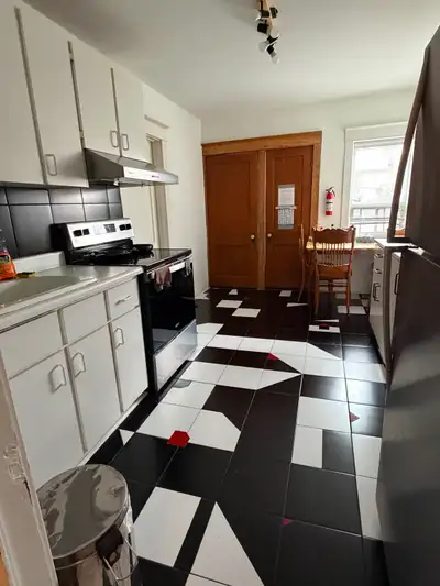 BATHURST/ST. CLAIR WEST {FEMALES ONLY} Are you looking for a home close to a TTC bus stop? Are you l...