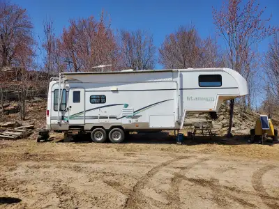 Summer Fun!! ** DELIVERY TO A SITE CAN BE ARRANGED ** Quality 28' Glendale Titanium 5th wheel traile...