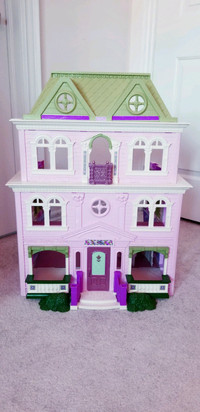 Beautiful Doll House for Kids - Like New!