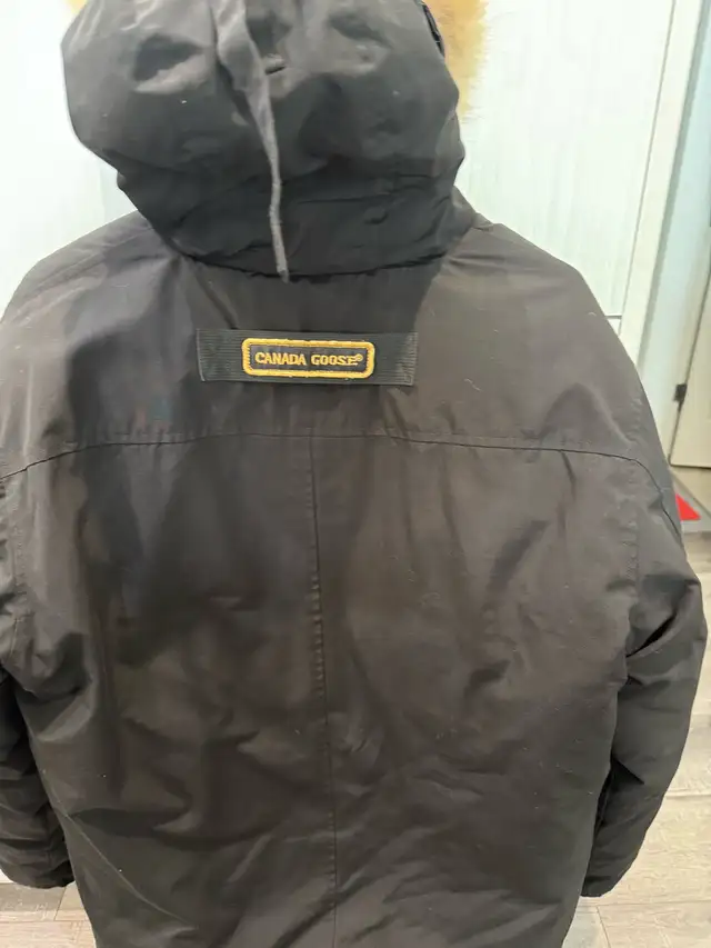 Canada Goose Men’s Parka-Large in Men's in Calgary - Image 5