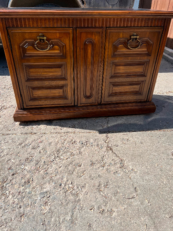 Cabinet w/ mahogany finishing in Hutches & Display Cabinets in Winnipeg - Image 3