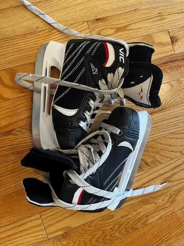 Skates kids - size 12 in Skates & Blades in City of Toronto - Image 2