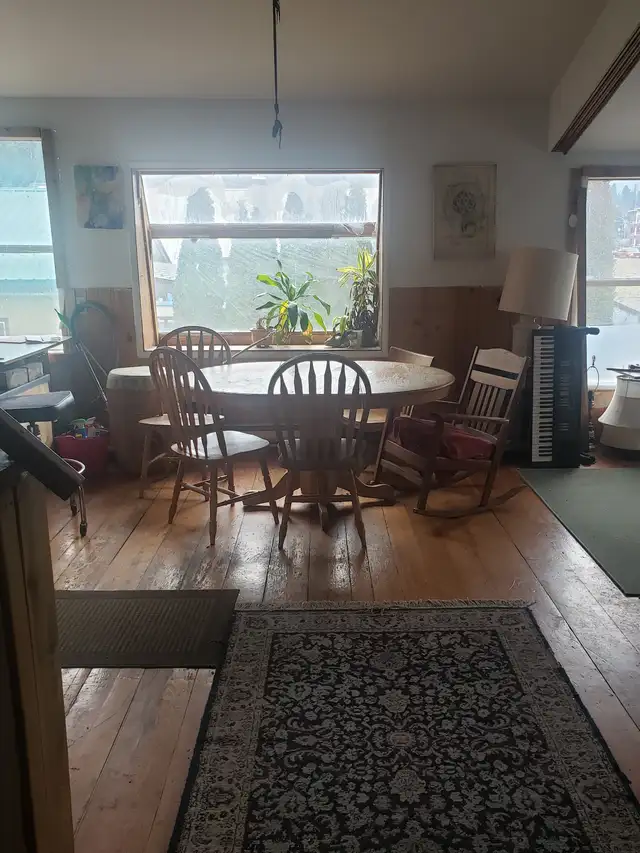 1 3bdrm Nelson home and also a 1 bdrm suite for rent