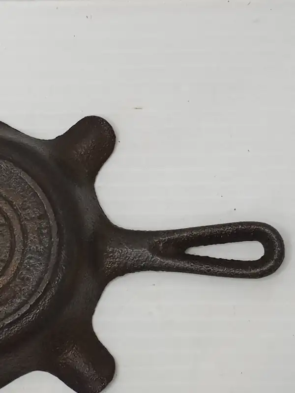 Vintage Griswold Miniature Cast Iron Ashtray Frying Pan in Arts & Collectibles in Kitchener / Waterloo - Image 6