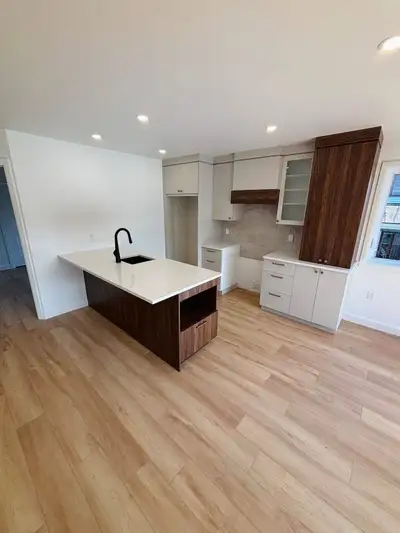 Logement centre-ville de Victoriaville 4 1/2 disponible à partir du 1 er MAI!! Étage supérieur 1250$...