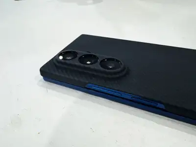 - 256GB, Blue - Aramid case (600D with Magsafe) - Tempered glass protector applied - Box and all ori...