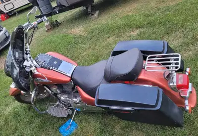 1999 Suzuki Intruder 1500. Shaft drive with Ample power! Harley Davidson hard saddle bags (locking)...