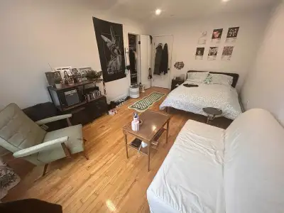 Avenue St-Kevin, Montréal, QC, Canada Chambre À louer Salut salut! Une chambre se libère dans mon 4...
