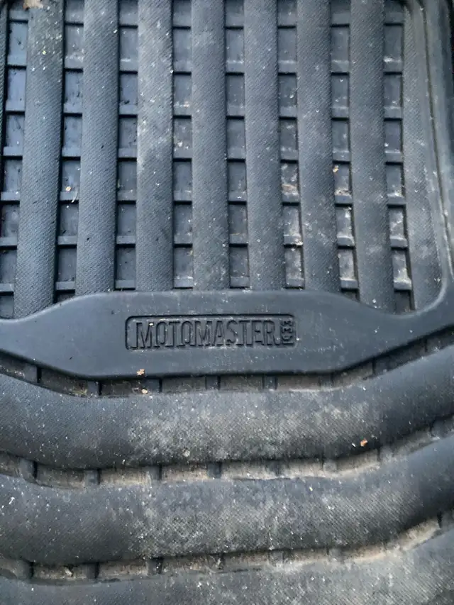 tapis d'auto en caoutchouc/ rubber car mats in Other Parts & Accessories in Longueuil / South Shore - Image 3