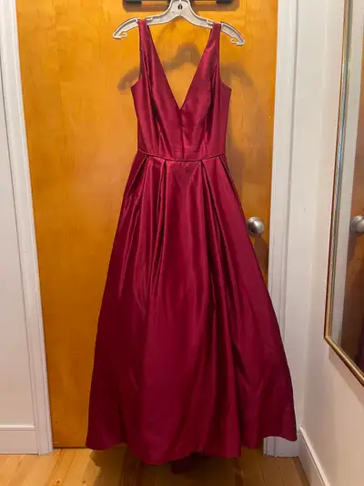 Belle Robe de Soirée Laura Medium comme neuve portée 1fois, View more