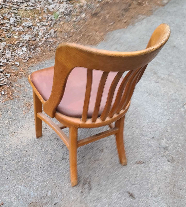 QUARTER SAWN OAK CHAIR in Chairs & Recliners in Trenton