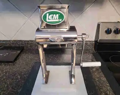 LIKE NEW NOT USED MUCH.