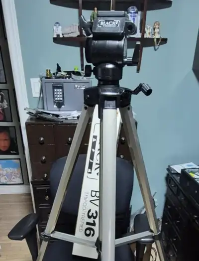 CAMERA & VIDEO TRIPOD – FLUID 3-WAY PANHEAD – MINT IN BOX – $35, View more