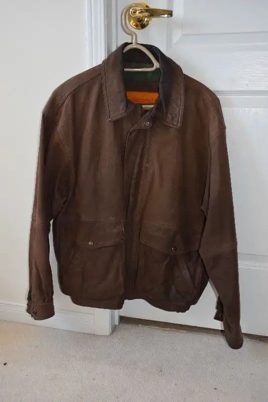 Leather jacket in Men's in Mississauga / Peel Region - Image 4