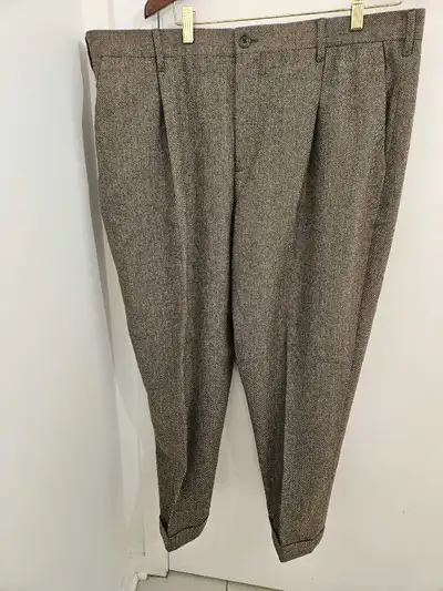 Banana Republic Men's herringbone pattern pants in size 40X32, View more
