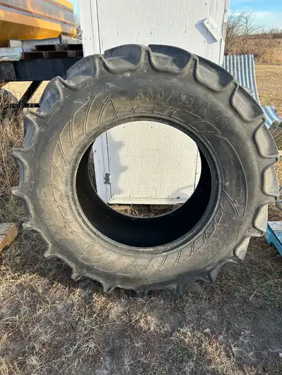 At tire 540/65 28 like new