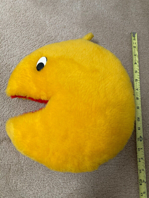 Vintage Pac-Man carnival plush 12” in Arts & Collectibles in Belleville - Image 2