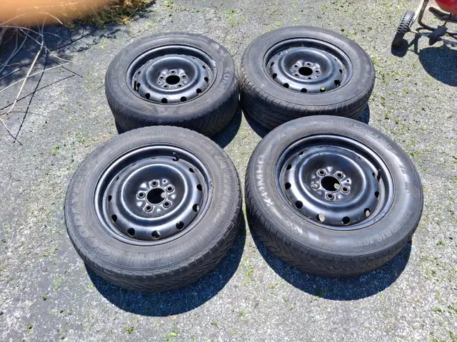 4 Roue a Vendre. pneux inclus. 225/60R16 102T in Tires & Rims in Saint-Hyacinthe - Image 2