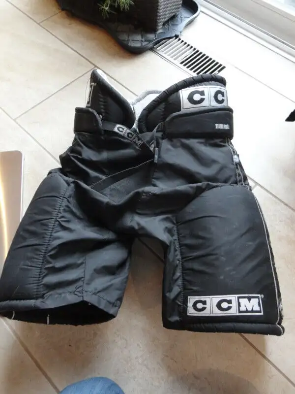 Adult Hockey Equipment  Youth Large Hockey Pants, Goalie Stick in Hockey in Kitchener / Waterloo - Image 4