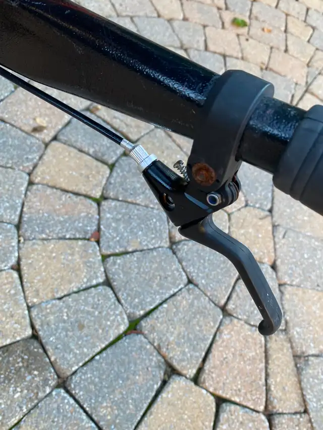 YARDWORKS quick release self-dump wheelbarrow in Outdoor Tools & Storage in Oakville / Halton Region - Image 6