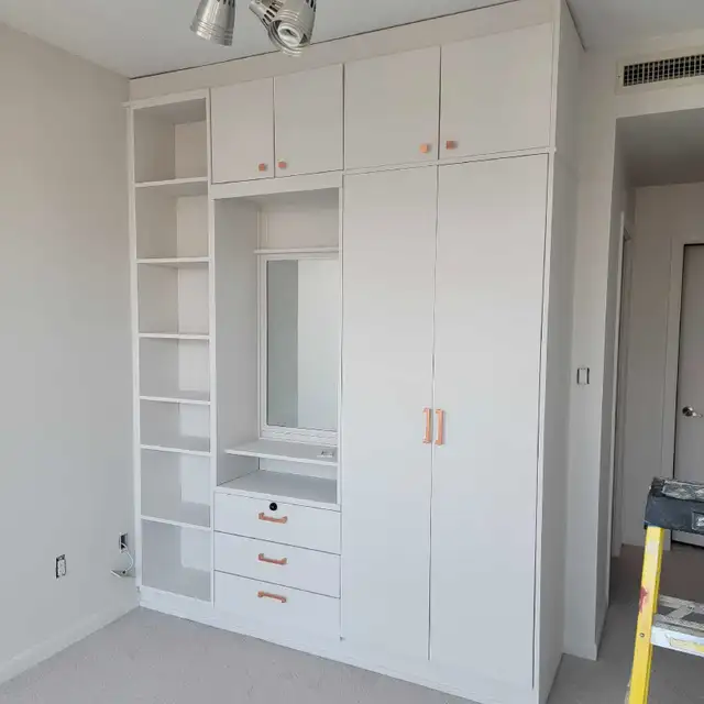 Cabinet painter available 24hrs to paint your house/Cabinets63234525354369122