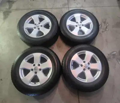 265 60 18 Jeep Grand Cherokee 2010-2024 5X127 b.p 71.6 mm c.b all season tires 9/32 nds. used one se...