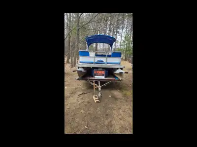 Ponton 20’ Lavigne Champlain 200 1989. Moteur Evinrude 20hp 1989. Toit Bimini Neuf, Banc refait à ne...