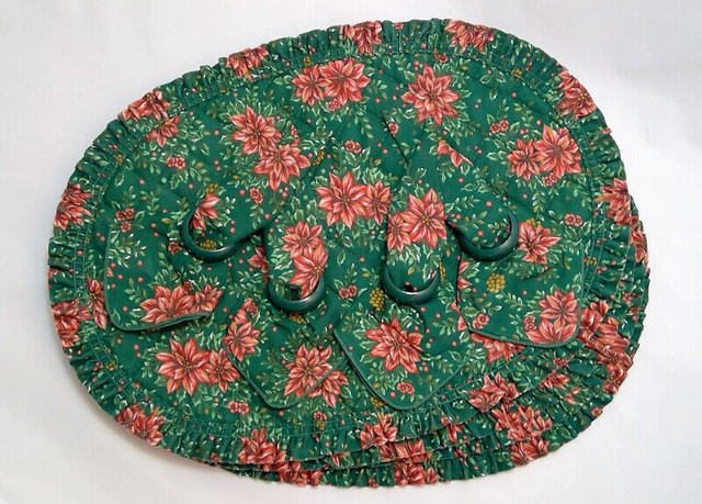 Christmas Theme Poinsettia Placemats, Napkins, Rings -- Set of 4 in Holiday, Event & Seasonal in Oakville / Halton Region - Image 2