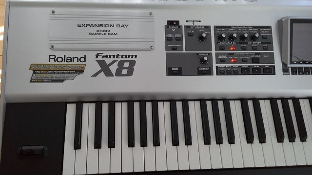 Roland Fantom X8 +Coffre Transport + Housse Professionnel, dans Pianos et claviers  à Lac-Saint-Jean - Image 2