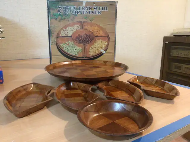 Woven Tray with 5 Piece Removable Containers512633967373209601